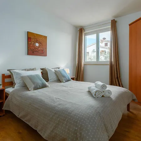 Malerisches In Der Mit Pool, Outdoor-kueche, Bbq, Spielplatz Appartement Kirmenjak