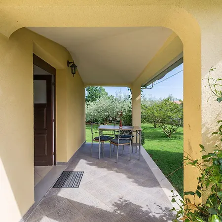 Malerisches In Der Mit Pool, Outdoor-kueche, Bbq, Spielplatz *
