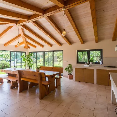 Appartement Malerisches In Der Mit Pool, Outdoor-kueche, Bbq, Spielplatz *