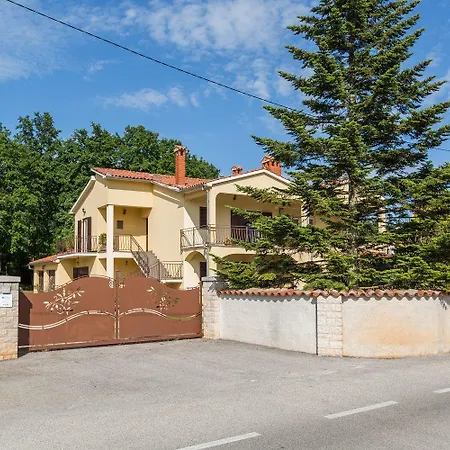 Malerisches In Der Mit Pool, Outdoor-kueche, Bbq, Spielplatz * Kirmenjak