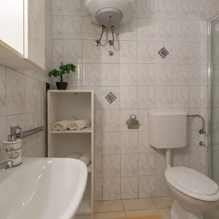 Appartement Malerisches In Der Mit Pool, Outdoor-kueche, Bbq, Spielplatz