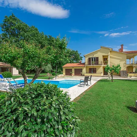 Appartement Malerisches In Der Mit Pool, Outdoor-kueche, Bbq, Spielplatz Kirmenjak