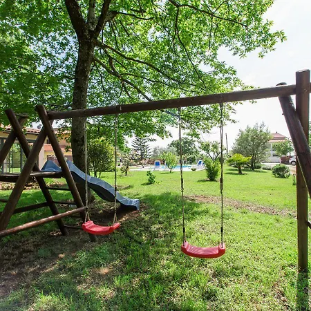 Appartement Malerisches In Der Mit Pool, Outdoor-kueche, Bbq, Spielplatz